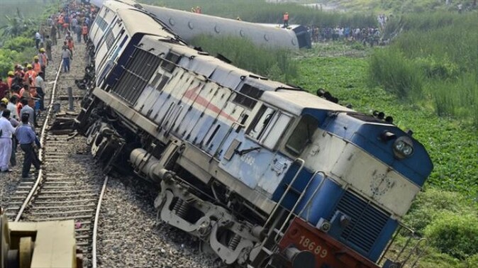 Yolcu trenleri çarpıştı: 239 yaralı