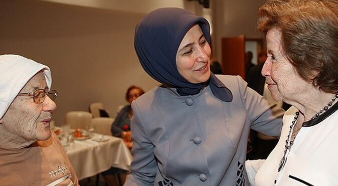 Sare Davutoğlu&#039;ndan huzurevinde iftar