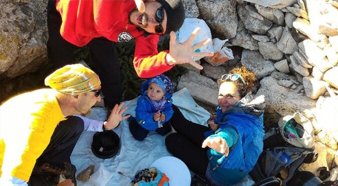 Bir yaşındaki dağcıya 2500 metrede sürpriz doğum günü