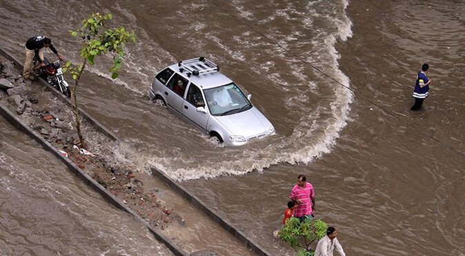 Muson yağmurları Pakistan&#039;ı vurdu