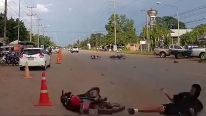 Motorsiklet sürücüsü onlarca metre sürüklendi