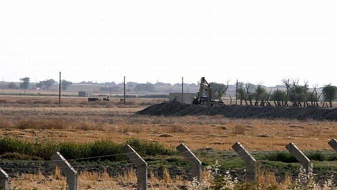 YPG, Telabyad&#039;a hendek kazıyor