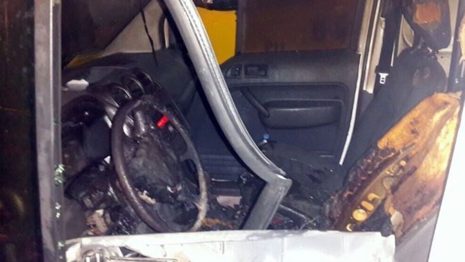 Suruç&#039;taki protestolarda PTT ait araç yakıldı