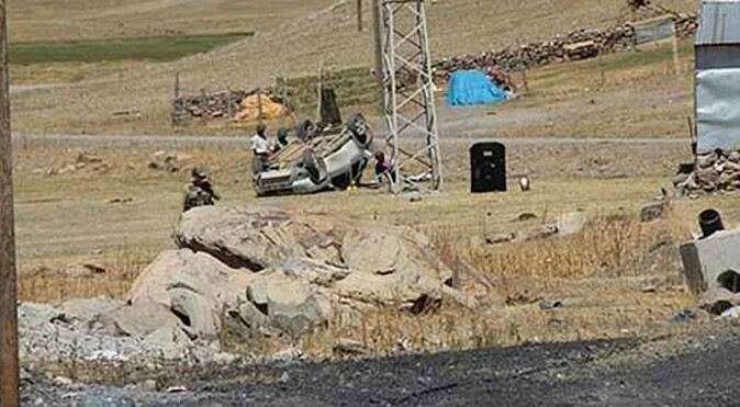 PKK&#039;lıların kaçtığı araç takla attı: 3 ölü