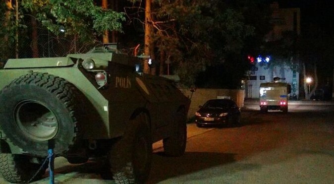 Bitlis&#039;te 2 zırhlı polis aracına hain saldırı!