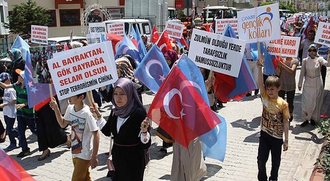 Türkiye Uygur Türkleri için ayakta