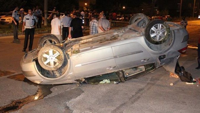 Erzincan&#039;da otomobil devrildi: 1 ölü