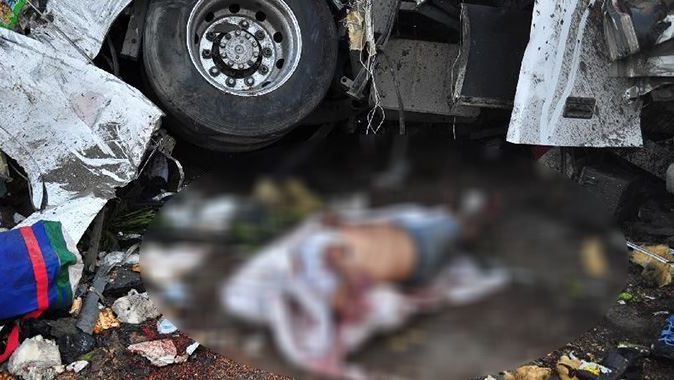 Meksika&#039;da kamyon dini törene katılanlara çarptı: 16 ölü
