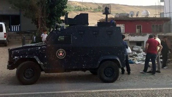 Diyarbakır&#039;da aileler çatıştı, yaralılar var