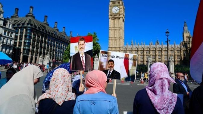 İngiltere&#039;de Müslümanlar darbeci Sisi&#039;yi istemiyor