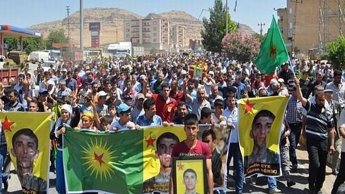 Çatışmada ölen YPG&#039;linin cenazesi toprağa verildi