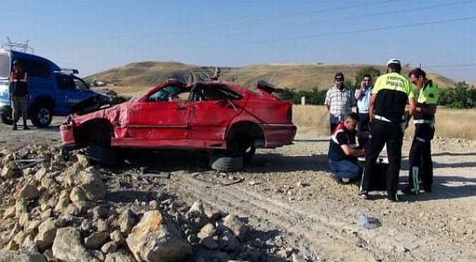Elazığ&#039;da kaza : 3 ağır yaralı