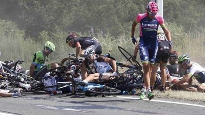 Bisiklet Turu&#039;nda korkunç kaza! 30 yaralı