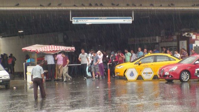 İstanbul&#039;da yağmur sürprizi