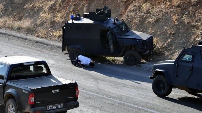 Tunceli&#039;de bombalı araç patladı: 1 polis yaralı
