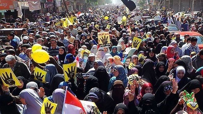 Mısır&#039;da halk darbe karşıtı gösteriler düzenledi