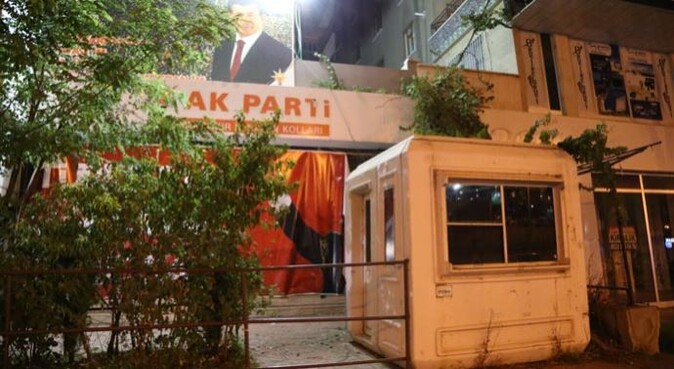 AK Parti Diyarbakır İl Başkanlığına bombalı saldırı