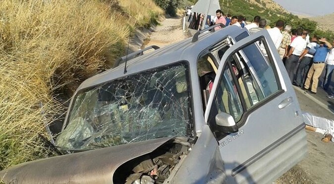 Kayseri&#039;de otomobil devrildi: 2 kişi öldü, 3 kişi de yaralandı