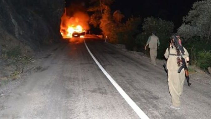 PKK 3 aracı yaktı