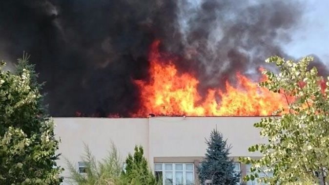 Selçuk Üniversitesi&#039;nde korkutan yangın