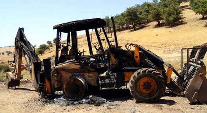 Nurdağı&#039;nda PKK&#039;lılar iş makinelerini yaktı