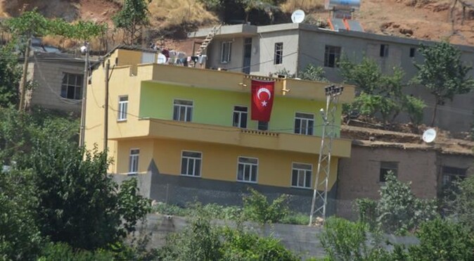 Şehit Mansur Cengiz&#039;in evine ateş düştü
