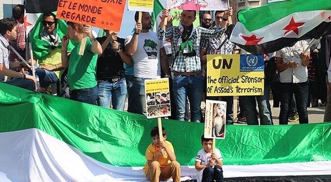 Suriyeli muhaliflerden AB önünde protesto