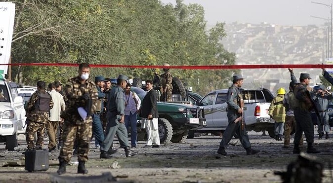 Afganistan&#039;daki NATO konvoyuna intihar saldırısı