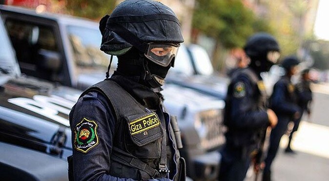 Mısır&#039;da polisler emniyet müdürlüğünü bastı