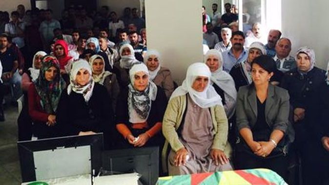 HDP&#039;li vekil teröristin ailesine başsağlığına gitti!