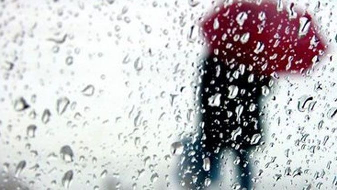 Yağışlı hava İstanbul&#039;u terk ediyor