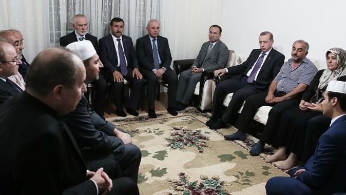 Cumhurbaşkanı Erdoğan&#039;dan şehit ailesine ziyaret