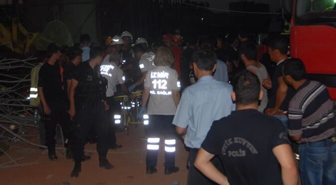 İzmir&#039;de çevre yolu inşaatı çöktü! 3 işçinin cesedine ulaşıldı