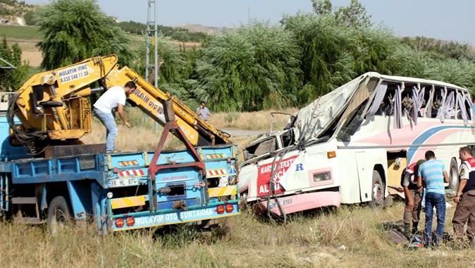 Kayseri&#039;de otobüs devrildi: 33 işçi yaralı