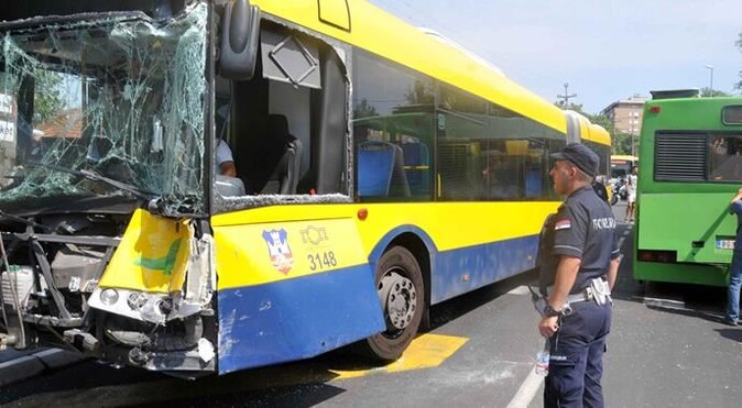 Sırbistan&#039;da feci otobüs kazası: 29 yaralı
