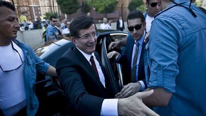 Davutoğlu&#039;ndan polis telsizinden anons
