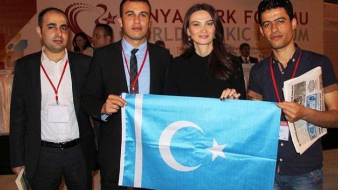 Azerbaycanlı vekil maaşını Türkmenlere bağışladı