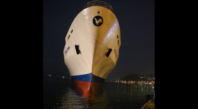İstanbul Boğazı&#039;nda kargo gemisi karaya oturdu