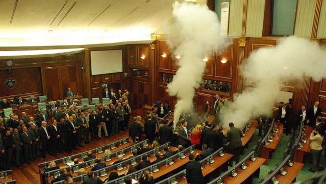 Kosova&#039;da dört milletvekili hakkında gözaltı kararı