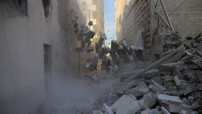 Rusya savaş uçakları Suriye&#039;de çatışmadan kaçanlara saldırdı