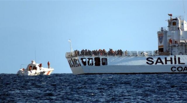 Sahil güvenlik 52 kaçak göçmeni kurtardı