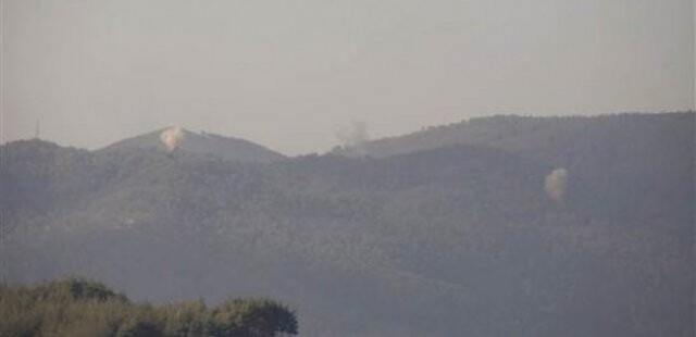 Türkmenler bombalar altında Türkiye&#039;ye geçti
