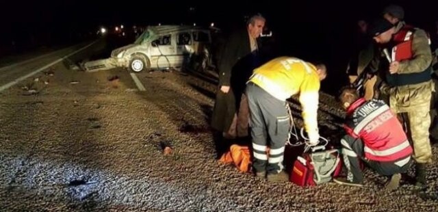 Van Erciş&#039;te otomobil takla attı: 6 ölü, 4 yaralı