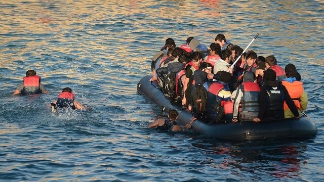 Yunan sahil güvenliğinden &#039;botu batırma&#039; açıklaması