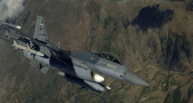 10 F-16 ile Suriye sınırında devriye uçuşu