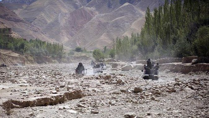 Afganistan&#039;da 25 DAEŞ üyesi öldürüldü
