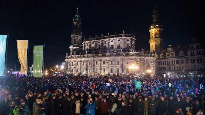 Almanya&#039;da PEGIDA taraftarları ile karşıtları gösteri yaptı