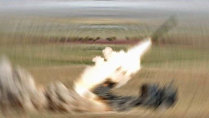 Azerbaycan ordusu Ermeni mevzilerini vurdu