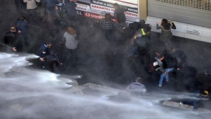 Diyarbakır’da Sur’a yürümek isteyen gruba polis müdahalesi