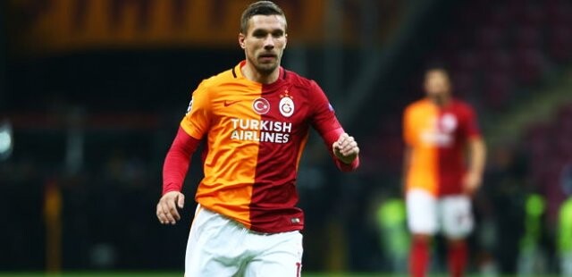 Galatasaray&#039;da Podolski şoku!